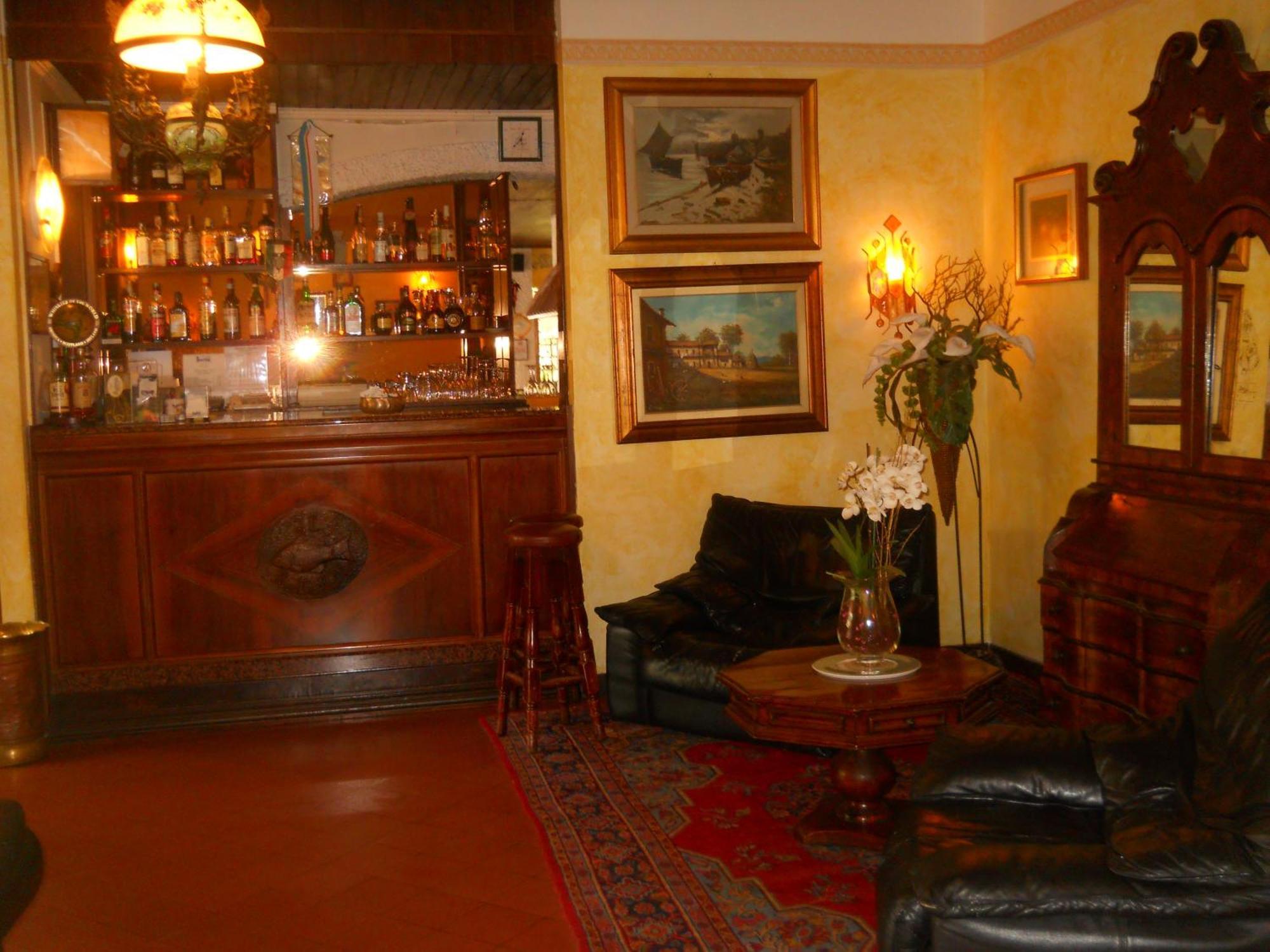 Hotel Il Rustichello Lonato Exterior foto
