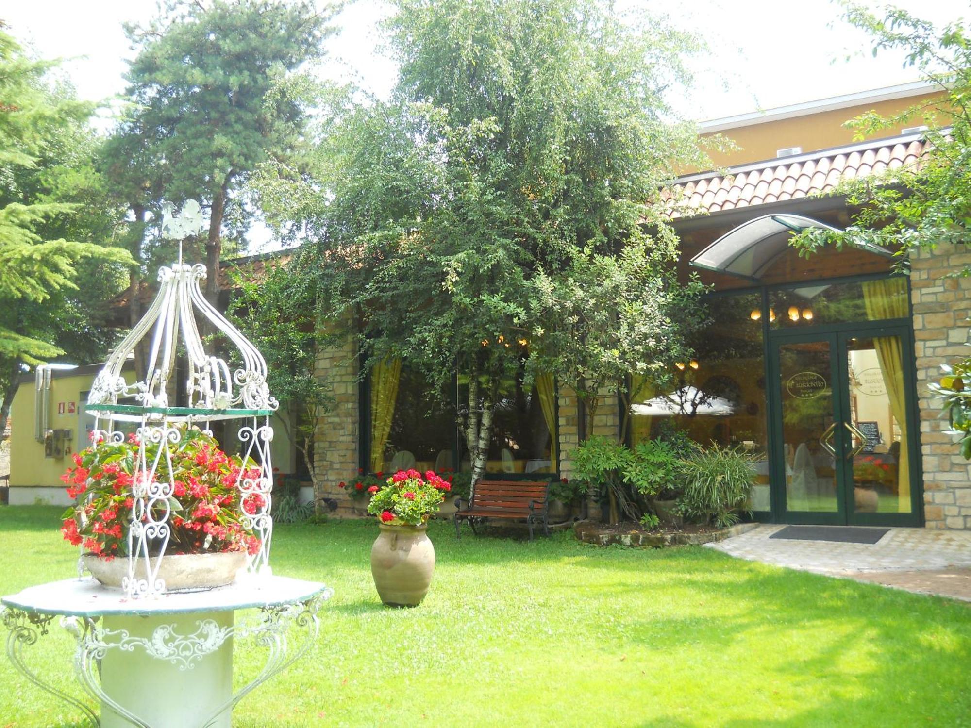 Hotel Il Rustichello Lonato Exterior foto