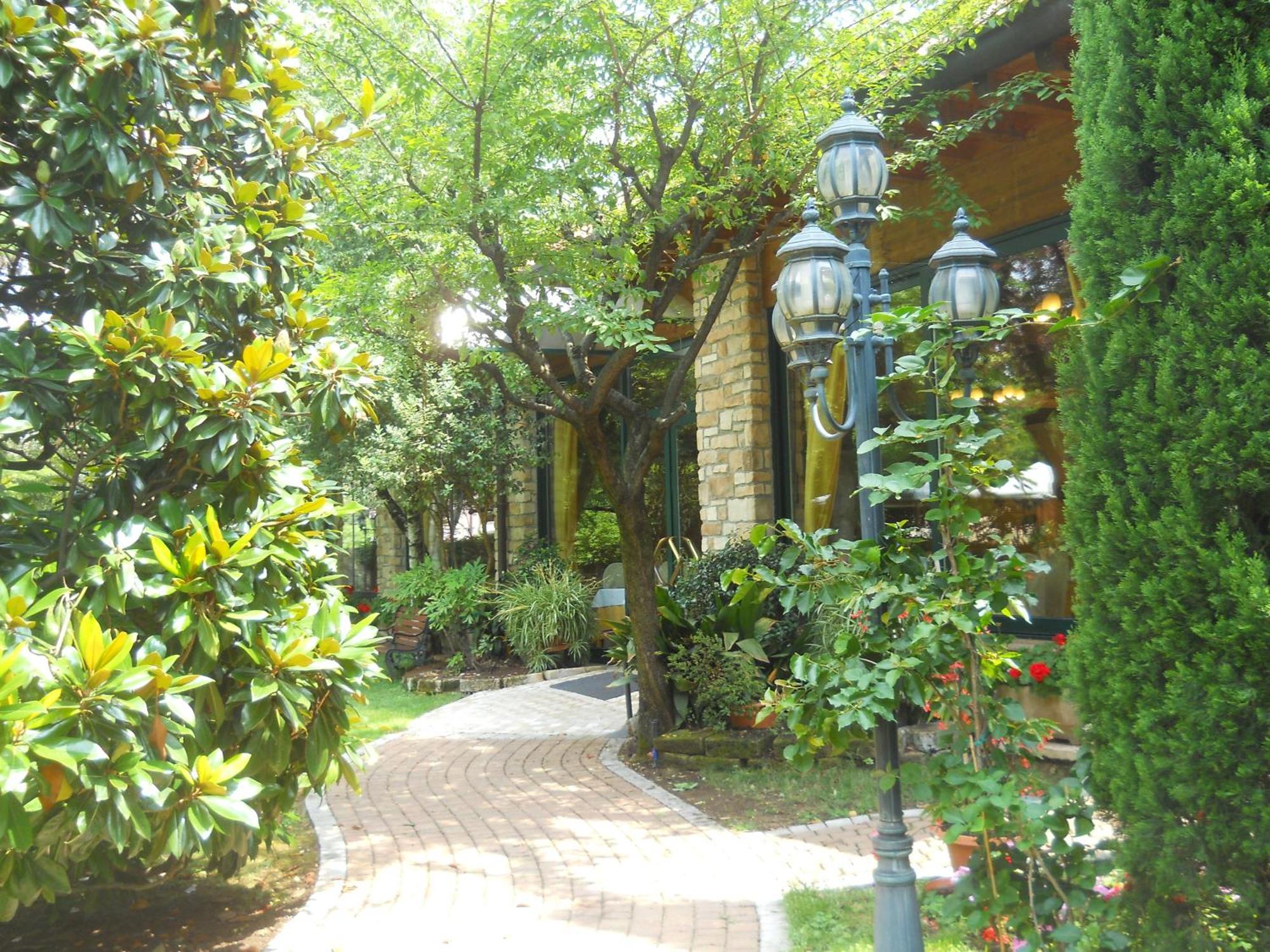 Hotel Il Rustichello Lonato Exterior foto