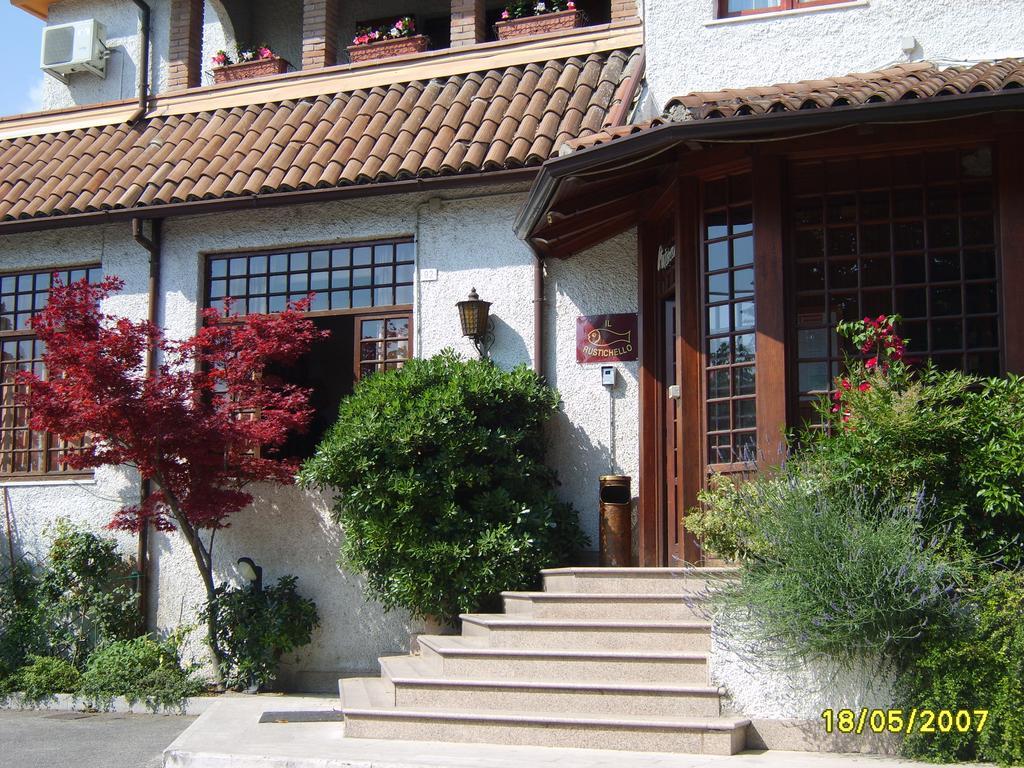 Hotel Il Rustichello Lonato Exterior foto