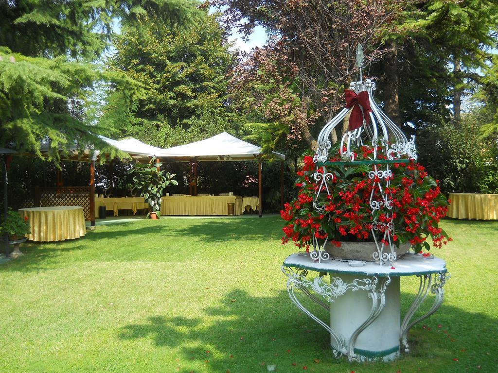 Hotel Il Rustichello Lonato Exterior foto
