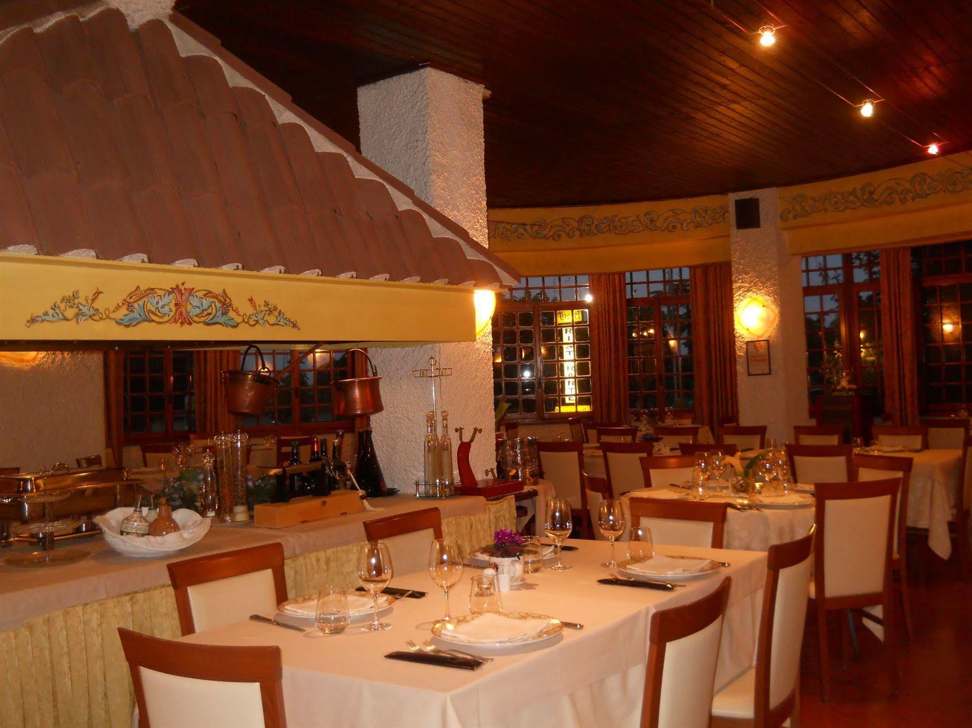 Hotel Il Rustichello Lonato Exterior foto