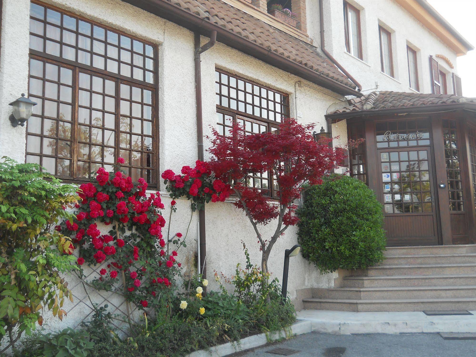 Hotel Il Rustichello Lonato Exterior foto